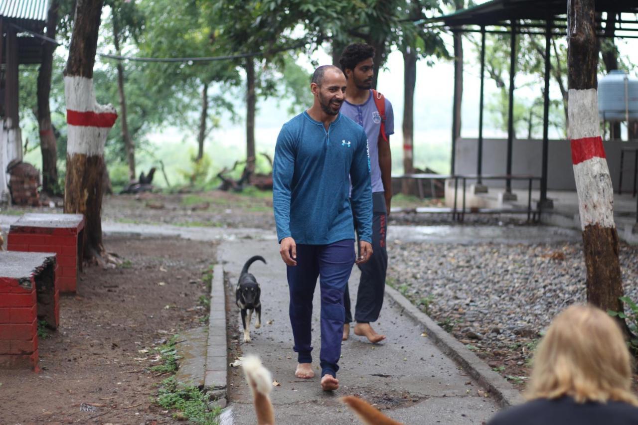 Sun N Soil Backpacker Hostel Lachhiwala Bagian luar foto