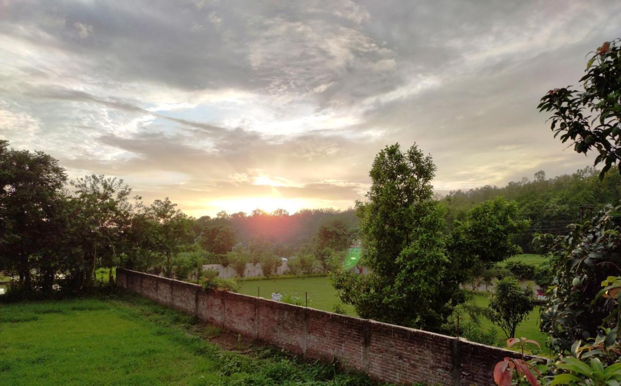 Sun N Soil Backpacker Hostel Lachhiwala Bagian luar foto